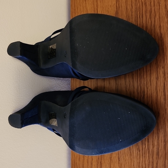 Navy Like New Journee Collection Loren Pumps - Picture 5 of 6